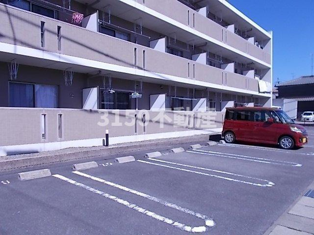 グロワールの駐車場|駐車スペースもあります