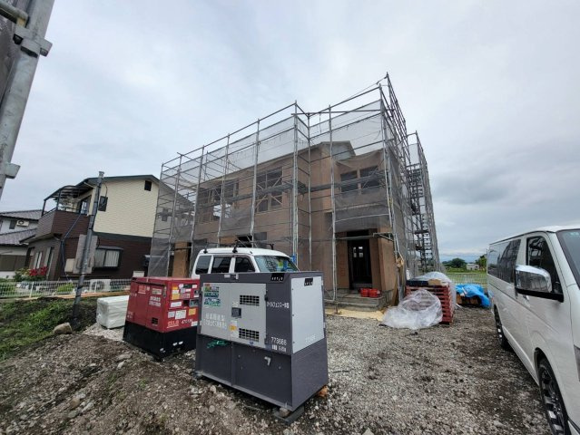 【LiveleGarden】宇都宮市中里町 第5 全3棟の外観|〇只今建築中〇
未完成物件ですが、お近くの同社施工完成物件をご内覧いただくことも可能です☆
お気軽にお問い合わせください♪
※2026年5月撮影