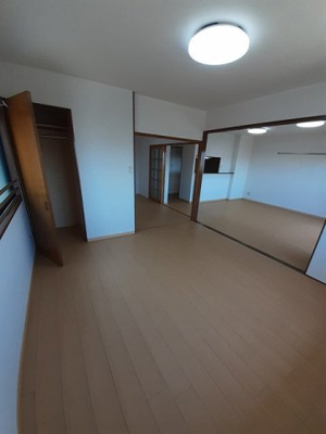 【居間・リビング】 | アネトス二本松 | こちらの居間で趣味の時間をお楽しみください