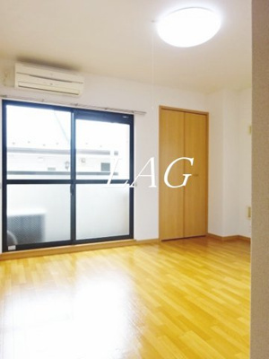 【居間・リビング】 | ソレーユ | 洋室のお部屋です。