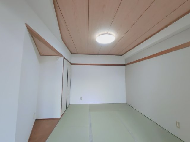 セオコート明石Ⅱ号棟の和室|明るい和室です