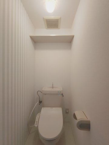 セオコート明石Ⅱ号棟のトイレ|清潔感のあるトイレです