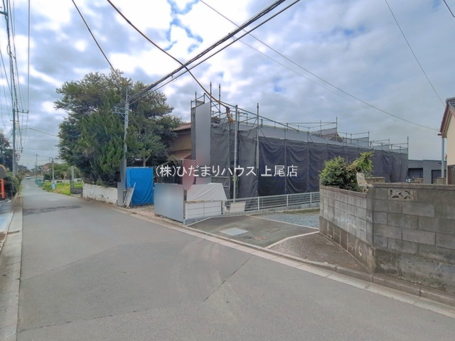 上尾平方　新築戸建　リーブル01の前面道路含む現地写真