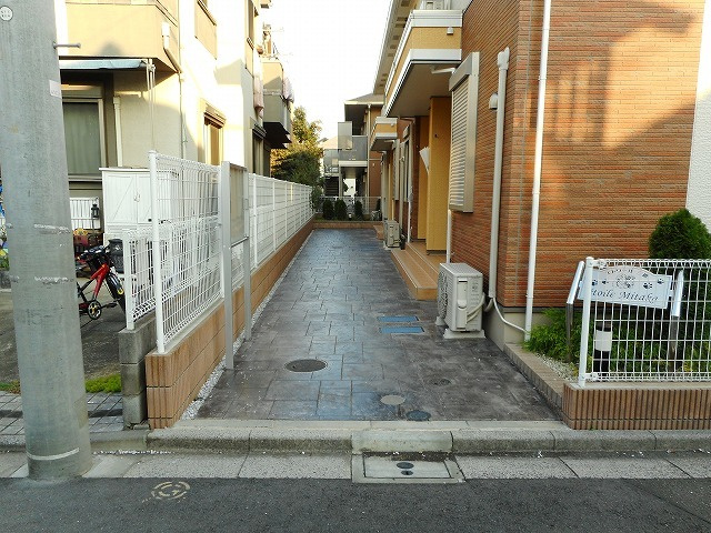 エトワール三鷹のエントランス