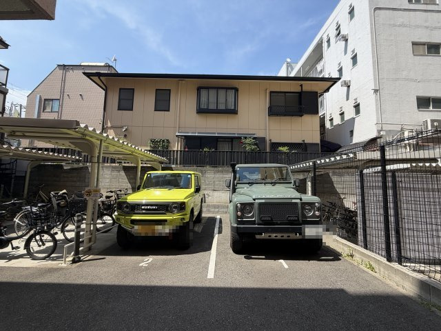 ＬＡＦＦＩＣＥ住吉本町の駐車場