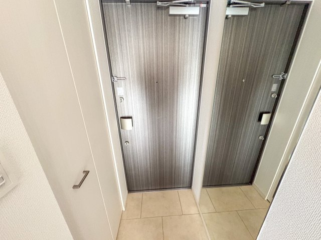 レオンコンフォート難波クレアの玄関