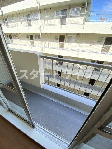 大阪市淀川区木川東４丁目の賃貸マンションのバルコニー