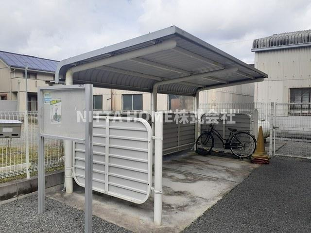 アルバローザのその他共用部分|屋根付きの駐輪場があります◇