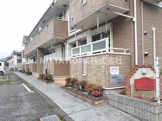 アルバローザのエントランス|角部屋に空き予定です♪