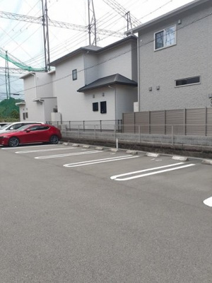 【駐車場】 | エレガンテⅡ | 駐車場に車を止められます