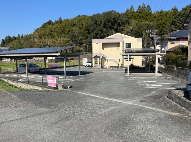 ヴァンベール・リバーツの駐車場