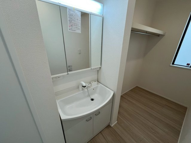 南城市佐敷新開1番　A号棟の洋室