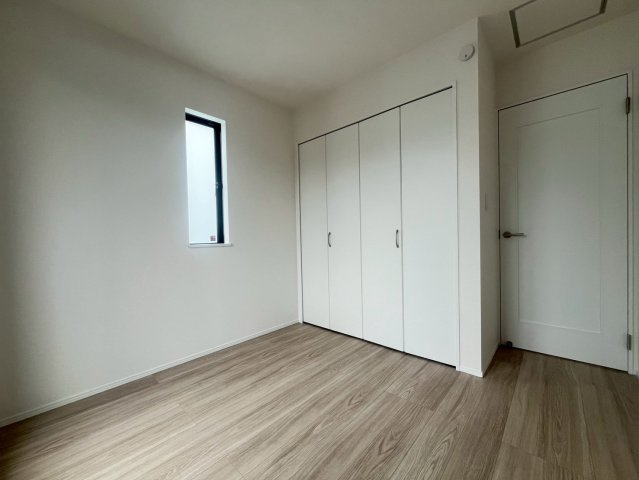 南城市佐敷新開1番　A号棟の洋室