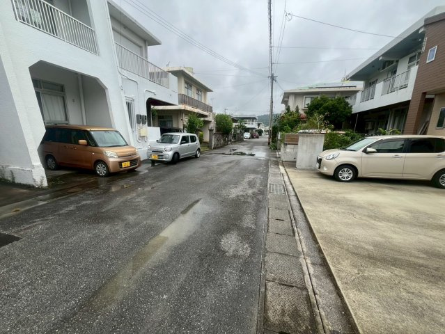 南城市佐敷新開新築戸建て　A号棟（エアコン1台プレゼント！）の前面道路含む現地写真