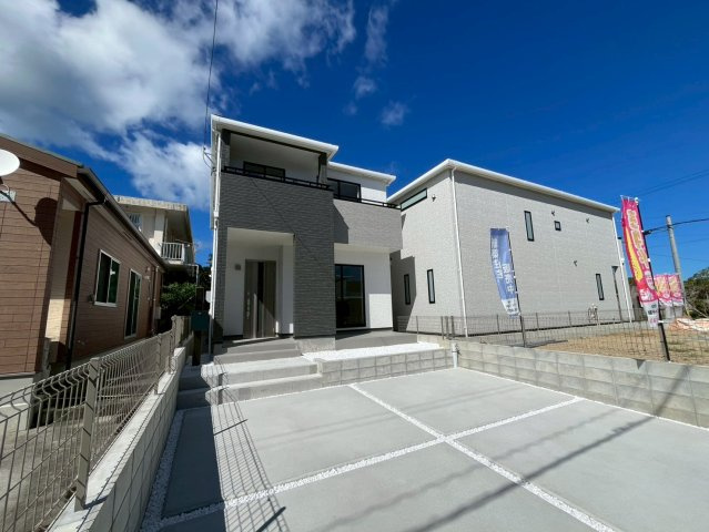 南城市佐敷新開1番　A号棟の外観