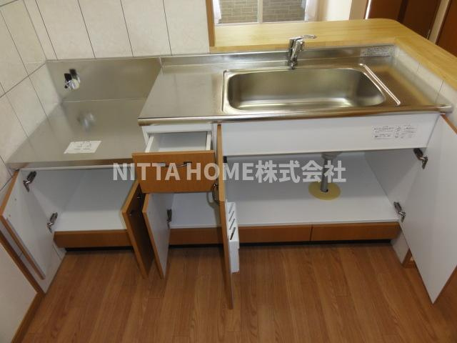 豊岡市日高町岩中のアパートのキッチン|収納たっぷり★ガスコンロ設置タイプです(^^)