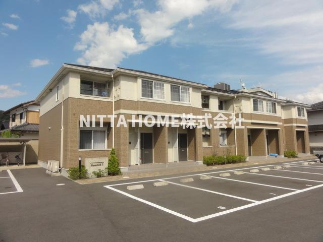豊岡市日高町岩中のアパートの駐車場|敷地内に駐車場があります■