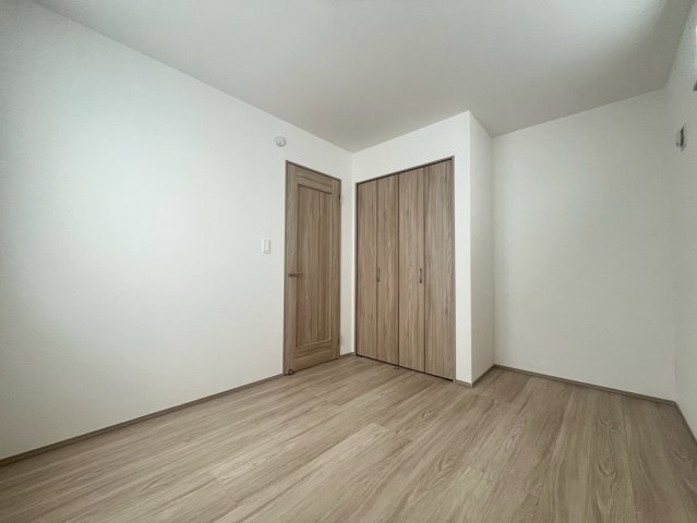 南城市佐敷新開1番　B号棟の洋室