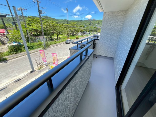 南城市佐敷新開1番　B号棟のバルコニー