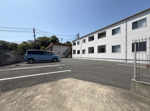 クオーレ津浦町の駐車場