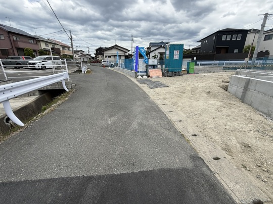 篠原西3丁目　新築戸建　2棟の前面道路含む現地写真