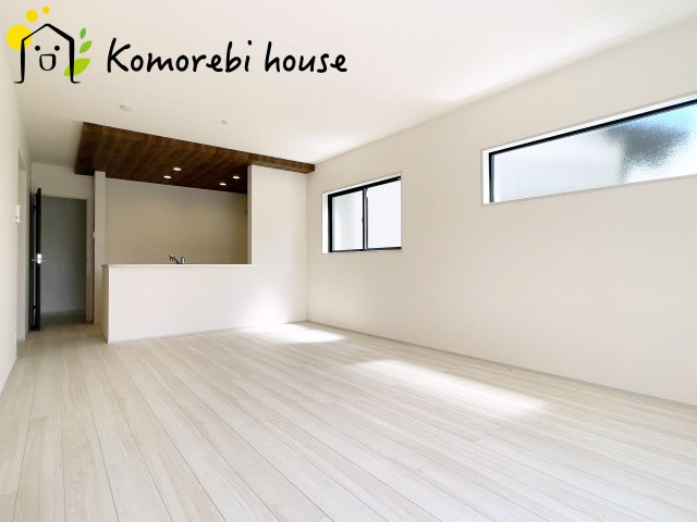 上尾市平方　新築一戸建て　リーブルガーデン　01の居間・リビング|26.8.28　撮影済み