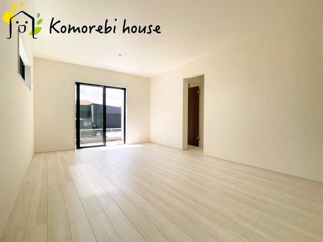 上尾市平方　新築一戸建て　リーブルガーデン　01の居間・リビング|26.8.28　撮影済み
