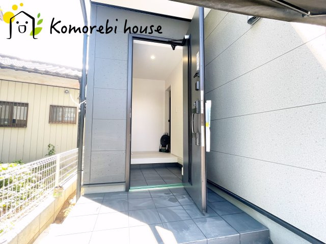 上尾市平方　新築一戸建て　リーブルガーデン　01の玄関|26.8.28　撮影済み