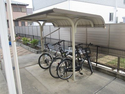 【その他】 | レオパレスミディ | 屋根付き駐輪場です。