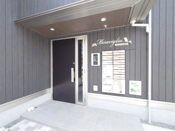 メラヴィリア昭和町のエントランス