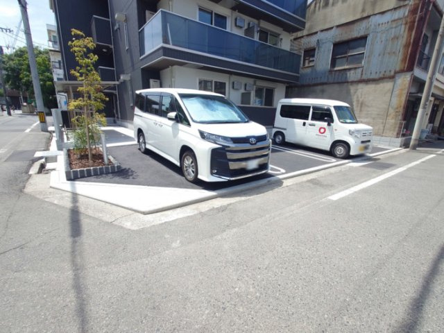 メラヴィリア昭和町の駐車場