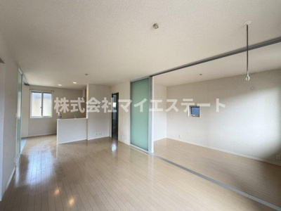 【居間・リビング】 | グランドパルクB | 別部屋写真