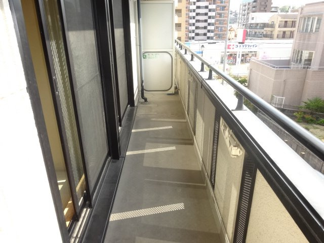 アバンウェル小林のバルコニー