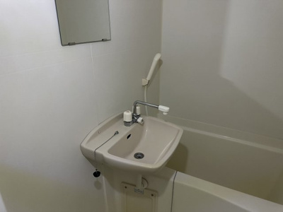 【浴室】 | レオパレスＹｏｕｔｈＶｉｌｌａ | きれいなお風呂です