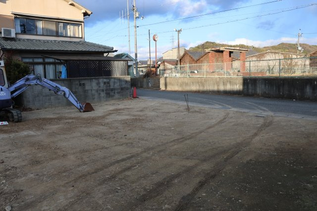 たつの市誉田町誉　売土地の前面道路含む現地写真