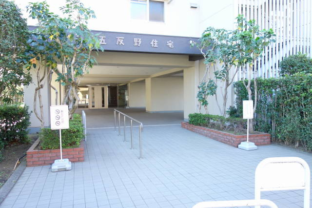五反野住宅のエントランス