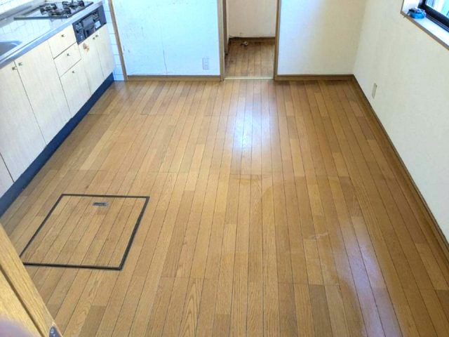 房王寺町1丁目の居間・リビング|2面採光の明るいダイニングキッチン