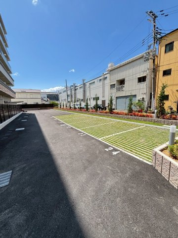 プレジオ西宮北口の駐車場