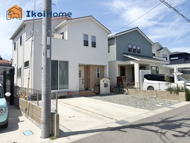 明石市大久保町松蔭　中古戸建のエントランス|●資料・カタログのご請求無料●スーパーやコンビニ、飲食店、病院など徒歩圏内の施設も多々あります。