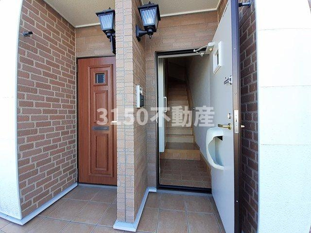 フローラ北館Ｂの玄関|明るい玄関です