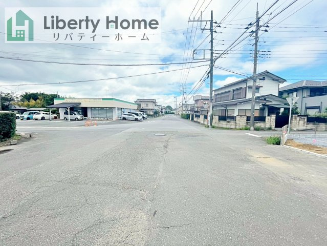 土浦市烏山7期　新築戸建の前面道路含む現地写真
