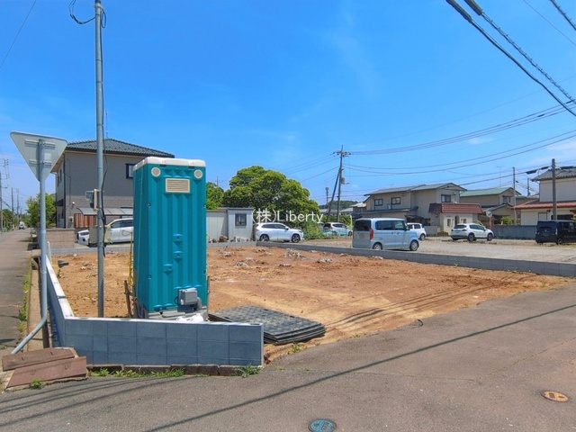 土浦市烏山7期　新築戸建の前面道路含む現地写真