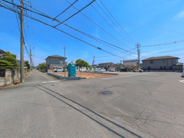 土浦市烏山7期　新築戸建の前面道路含む現地写真