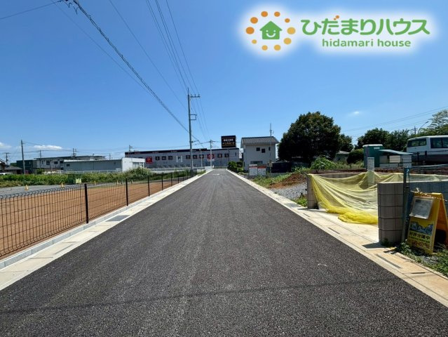 東松山市石橋　第1期　新築一戸建て　ワイウッドコート　02の前面道路含む現地写真