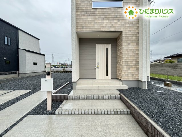 東松山市石橋　第1期　新築一戸建て　ワイウッドコート　02の玄関