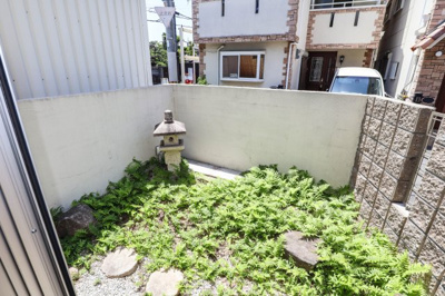 【庭】 | 東大阪市新庄1丁目一戸建 | 和室から見えるお庭♪
