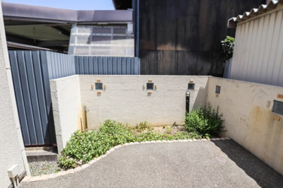 【庭】 | 東大阪市新庄1丁目一戸建 | おうちの裏手側にもスペースと物入が有ります♪