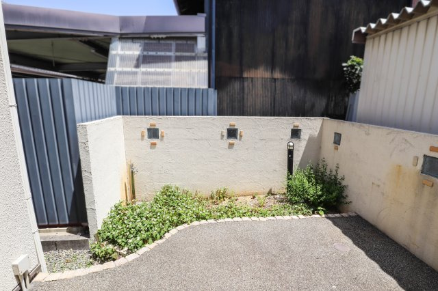 【庭】 | 東大阪市新庄1丁目一戸建 | おうちの裏手側にもスペースと物入が有ります♪
