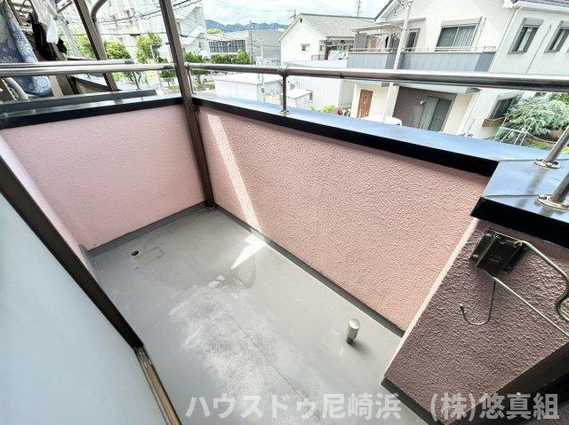 中古テラスハウス　西宮市樋ノ口町２丁目のバルコニー|家族分の洗濯物が十分に干せるスペース。北向きバルコニーになります。