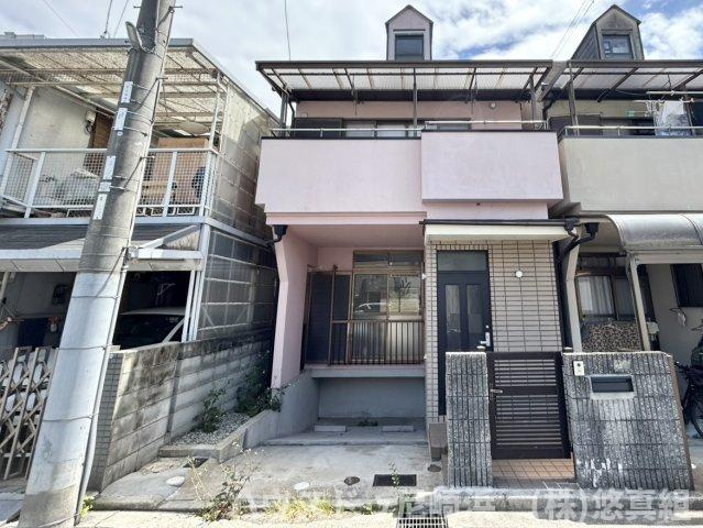中古テラスハウス　西宮市樋ノ口町２丁目の外観|1992年築、3階建。戸建のような駐車場付き中古テラスハウス♪2026年室内を改装済みで即入居可能！